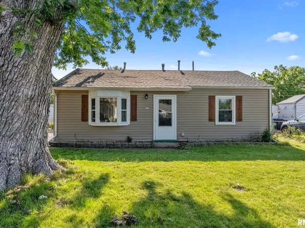 7211 Cedar St, Davenport, IA 52806