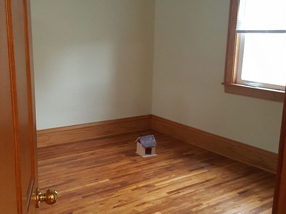 5th image of 1219 Knox Ave N Unit 2