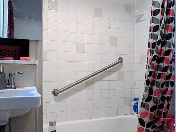 5th image of 286 Revere St APT 3F
