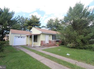 121 Lakedale Dr, Lawrence Township, NJ