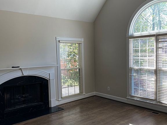 5th image of 4513 Woodhaven NE