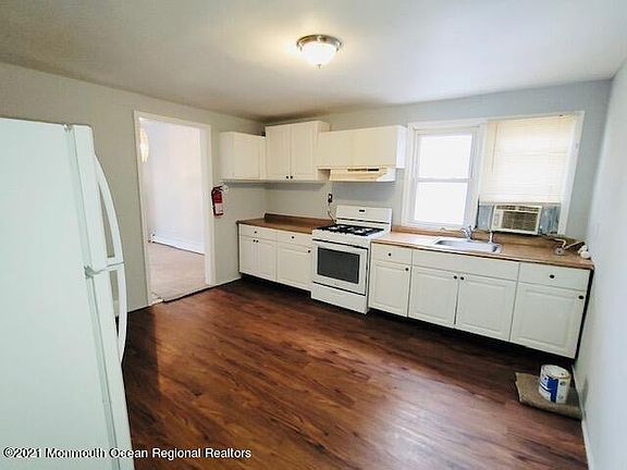 4th image of 116 6th St APT 1