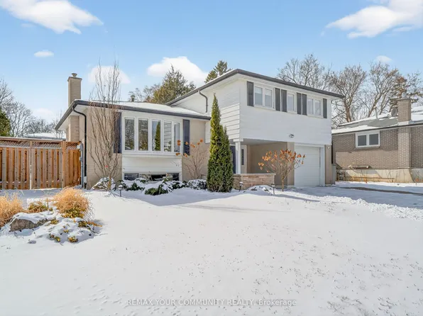 107 Orchard Heights Blvd, Aurora, ON L4G 2Z8