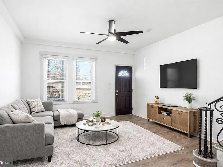 11 E Atlantic Ave — Photo 4