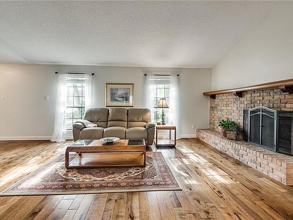 4th image of 1705 Acorn Dr