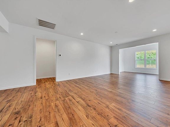 4th image of 3015 Poole Pl