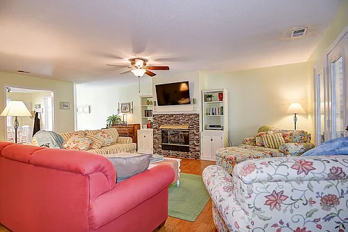 306 Esplanade Pl Photo 1
