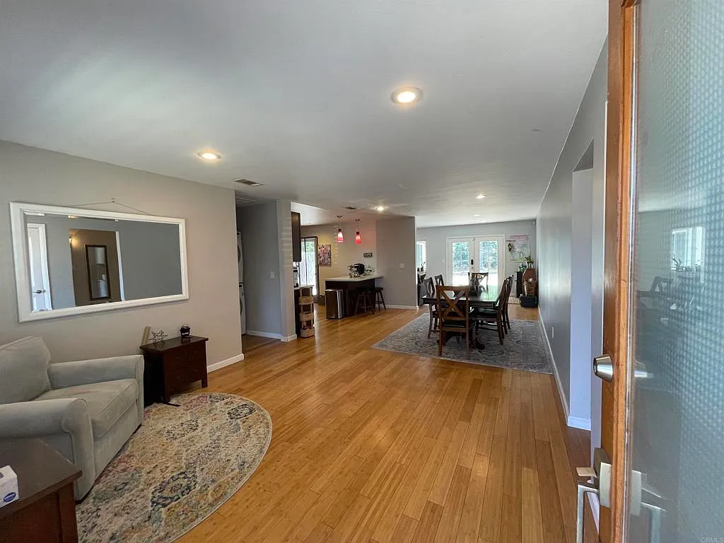 4 bed, 1497 sqft, $4,600 — Photo 3