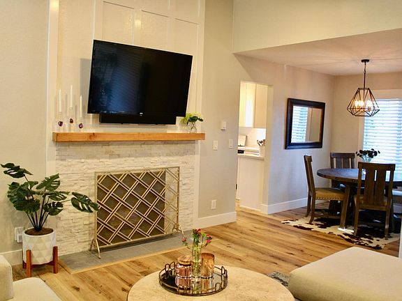 5th image of 1055 Delna Manor Ln