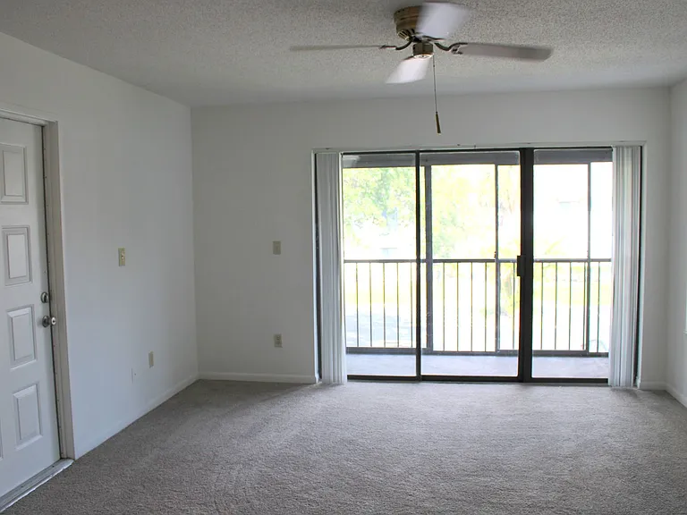 952 Courtyard Ln #12 — Photo 7