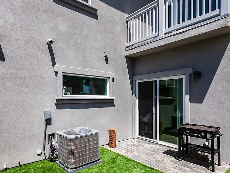 1345 Holly Ave — Photo 36