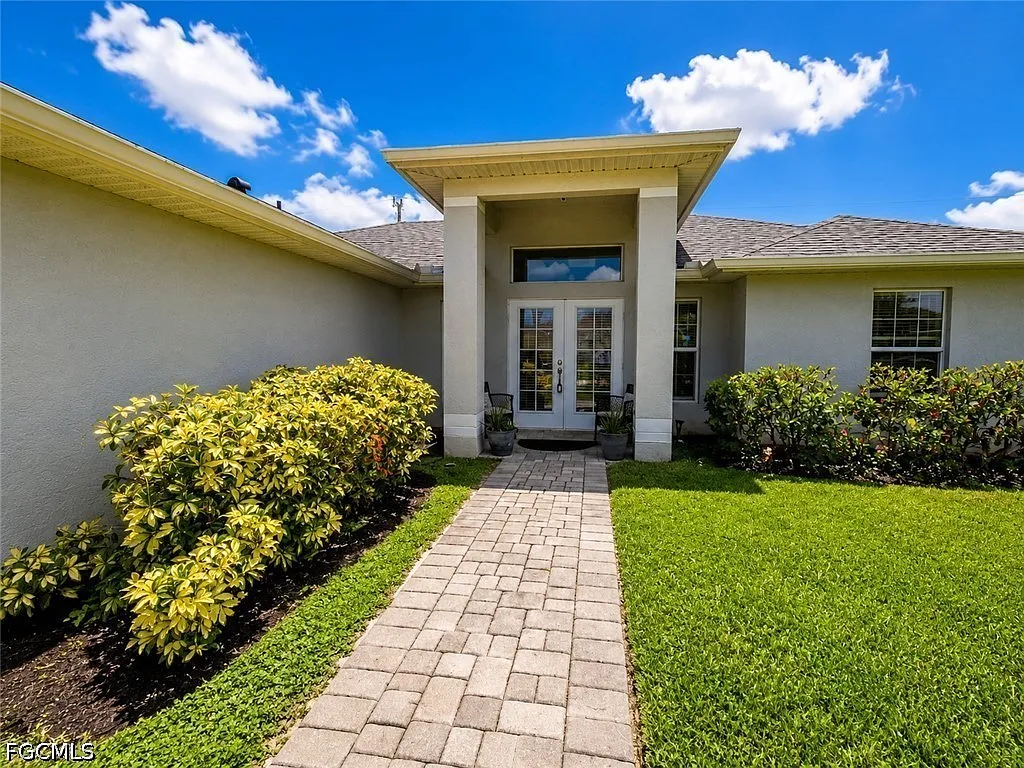 3 bed, 2.0 bath, 1677 sqft, $3,100 — Photo 2
