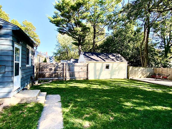 5th image of 1042 Hoyt St SE
