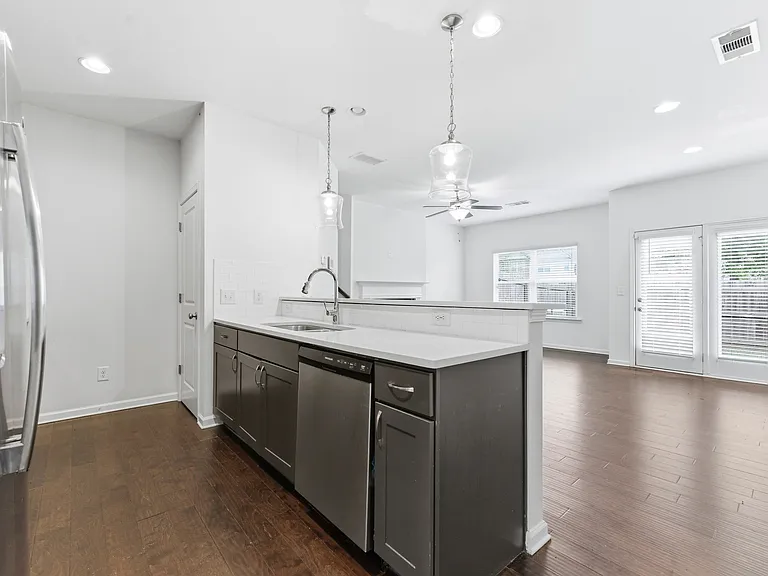 2717 Avanti Way — Photo 3