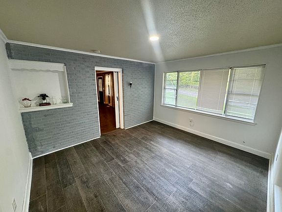 5th image of 220 W Crest Rd