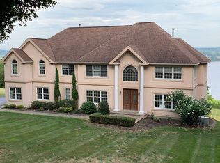 588 River Rd, Newburgh, NY 12550