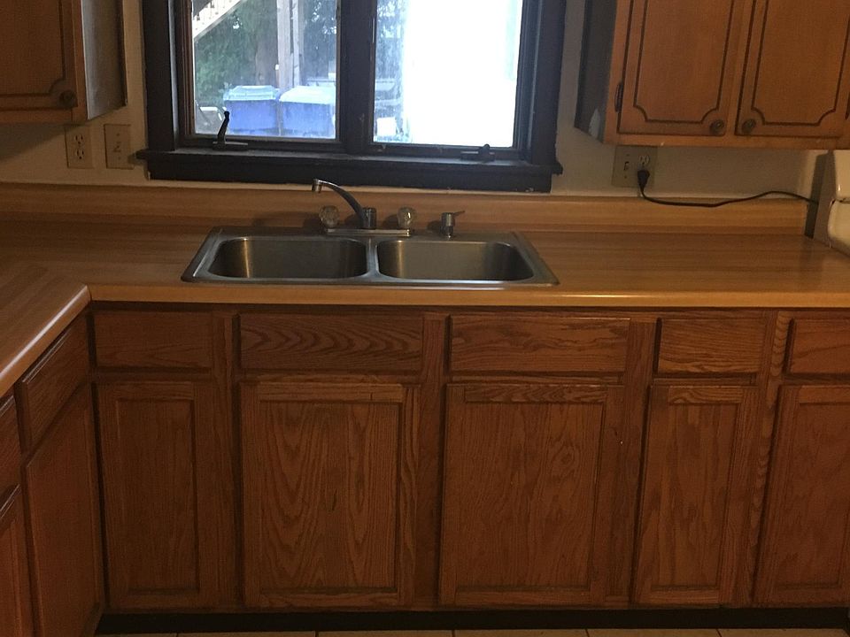 2nd image of 122 Harrison St