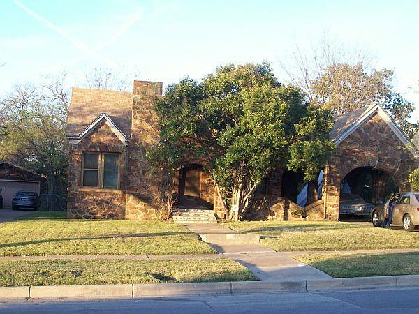 1st image of 3221 Meadowbrook Dr