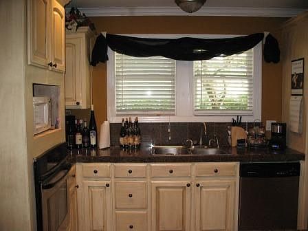 3rd image of 609 Noel Dr