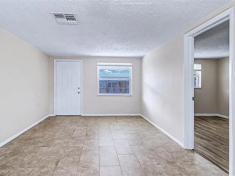 5441 Oceanic Rd — Photo 2