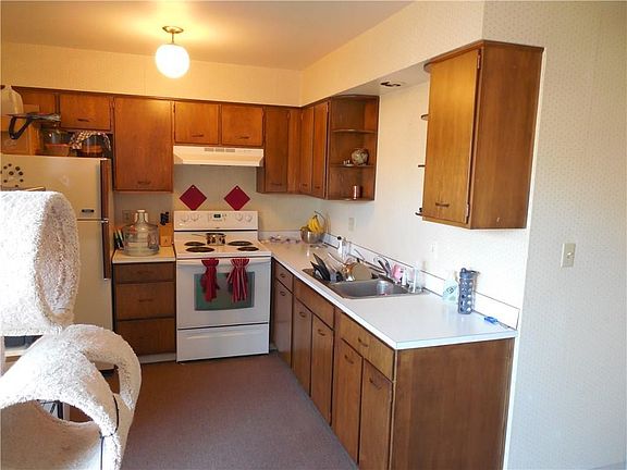 3rd image of 1600 Avenue E APT 2