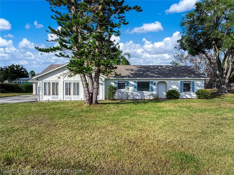 3407 Divot Rd — Photo 2