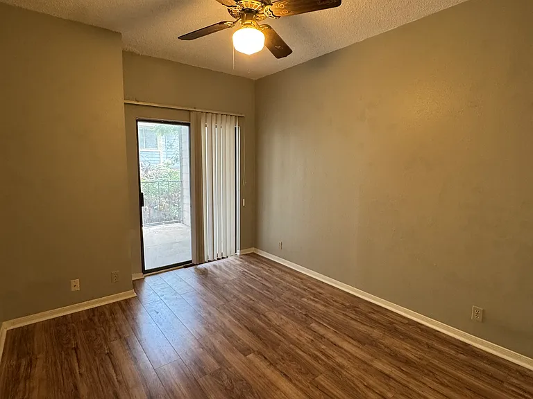 203 E 31st St #204 — Photo 20