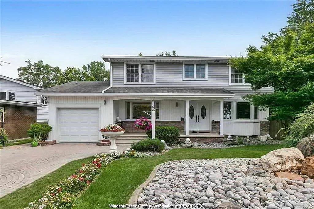 4 bed, 2.5 bath, $3,200 — Photo 2