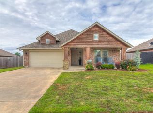 509 Cottonwood Dr, Moore, OK 73160