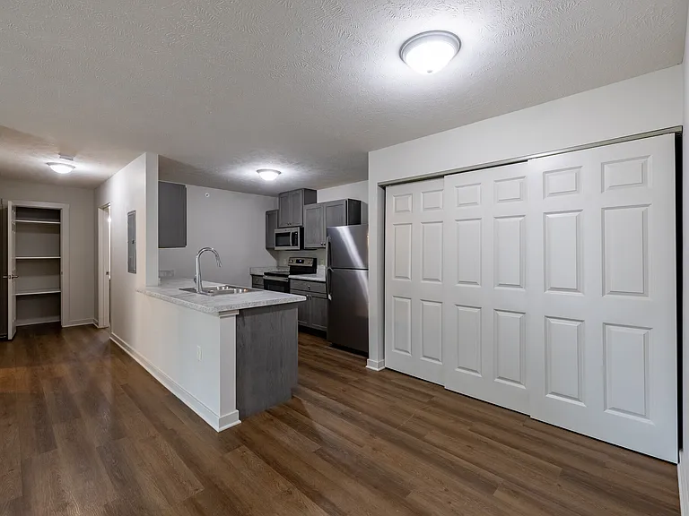 Fountain Springs Apartments — Photo 12