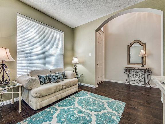 4th image of 2401 Tahoe Ln