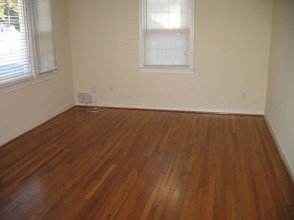 Living room w/cable connection