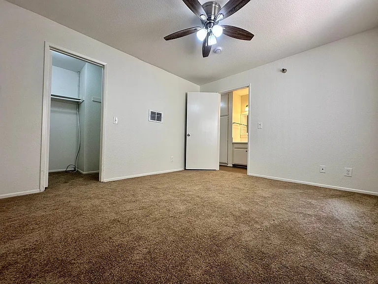 14135 Doty Ave — Photo 6