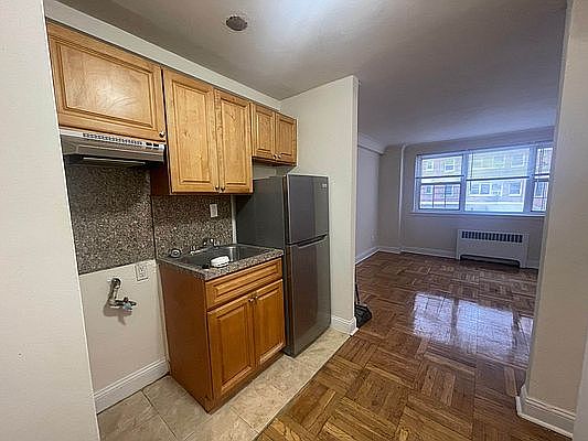 3rd image of 166-05 Highland Ave #2Z