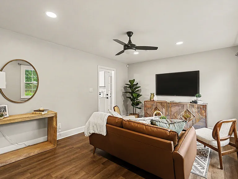 3430 Meredith Ave — Photo 4