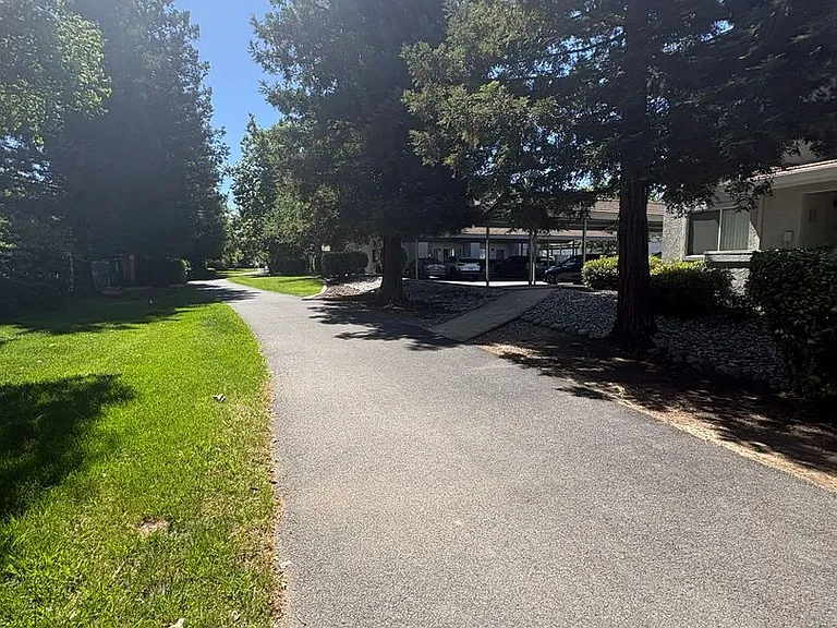 Saratoga West Apartments — Photo 23