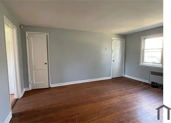 585 Thomas St — Photo 11