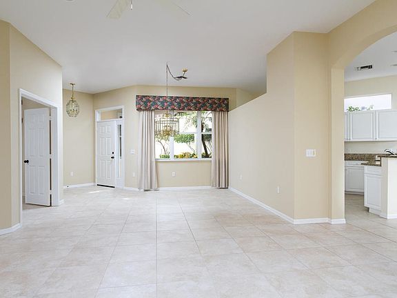 4th image of 1643 Victoria Cir