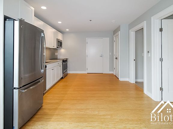 3rd image of 101 Hillside Ave #201