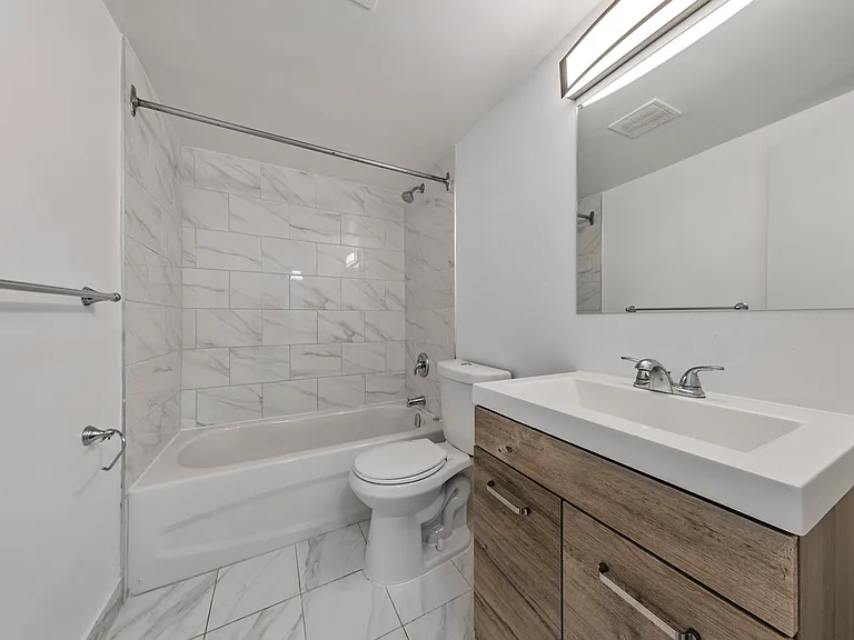 65 Thorncliffe Park Dr #906 — Photo 16