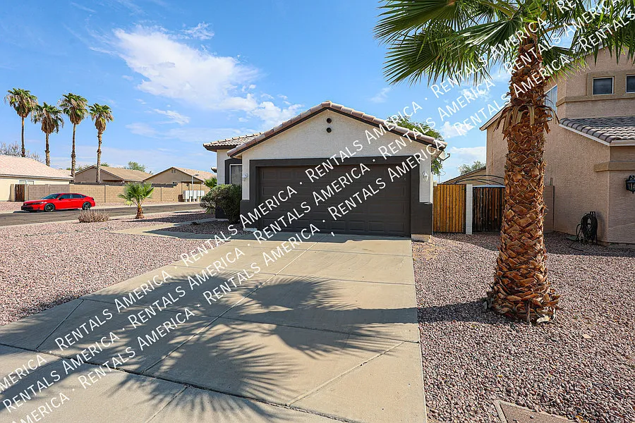Move In Special 3 Bedroom! — Photo 3
