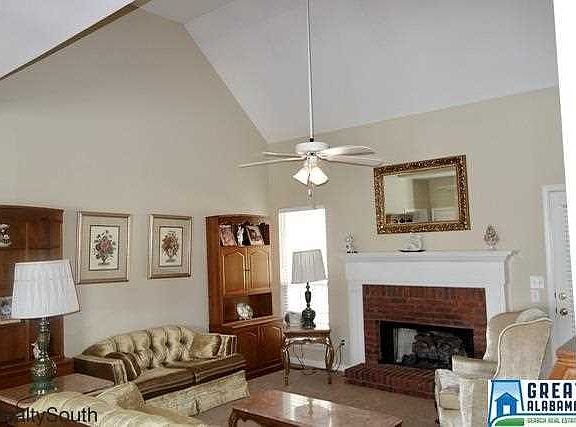 4th image of 270 Woodbury Dr