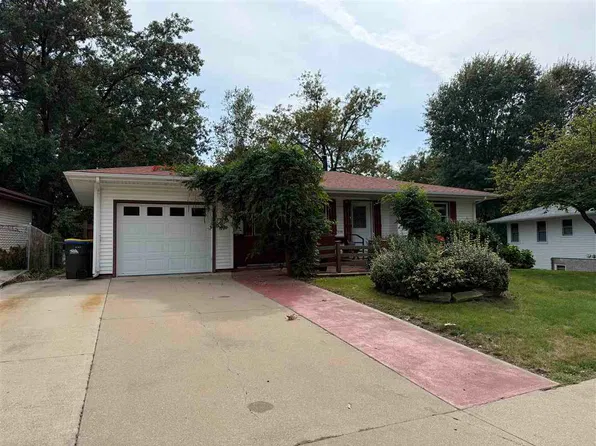 1139 Downey Dr, Iowa City, IA 52240