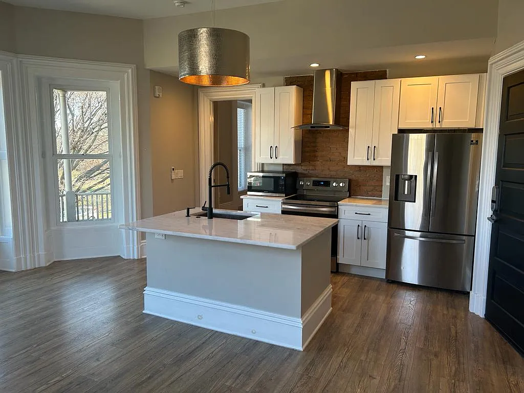 2 bed, 1200 sqft, $2,500 — Photo 4