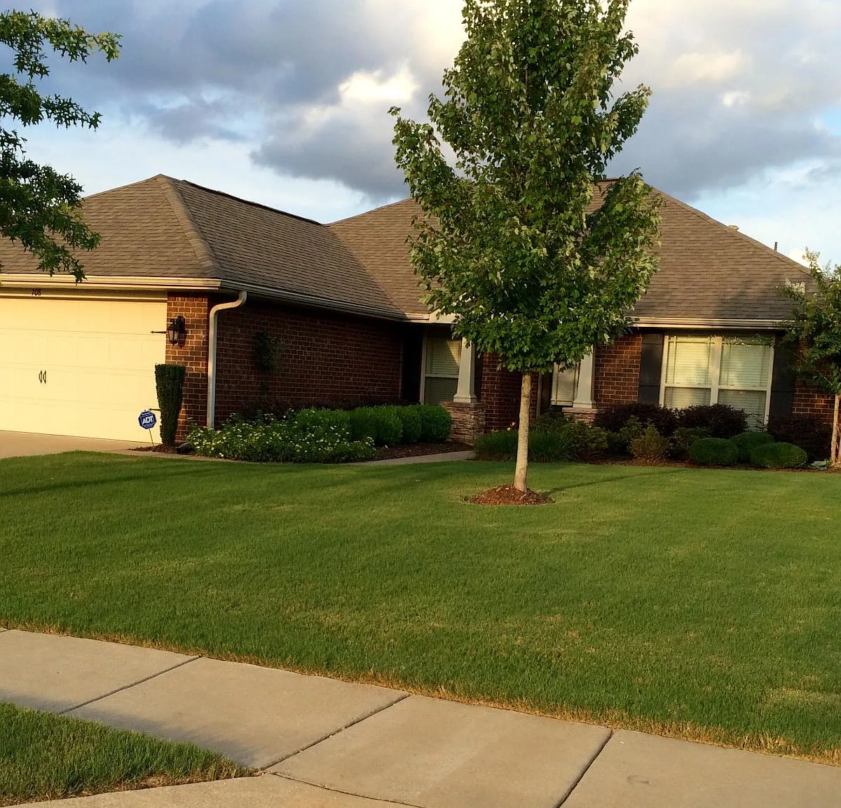 108 Grantham Circle — Photo 1