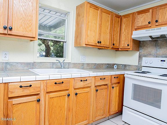 5th image of 303 S Broadway St