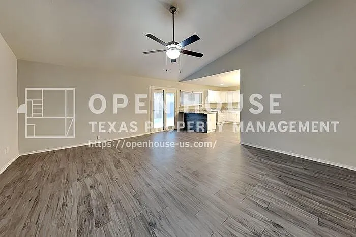 2611 Sprucewood Ln — Photo 4