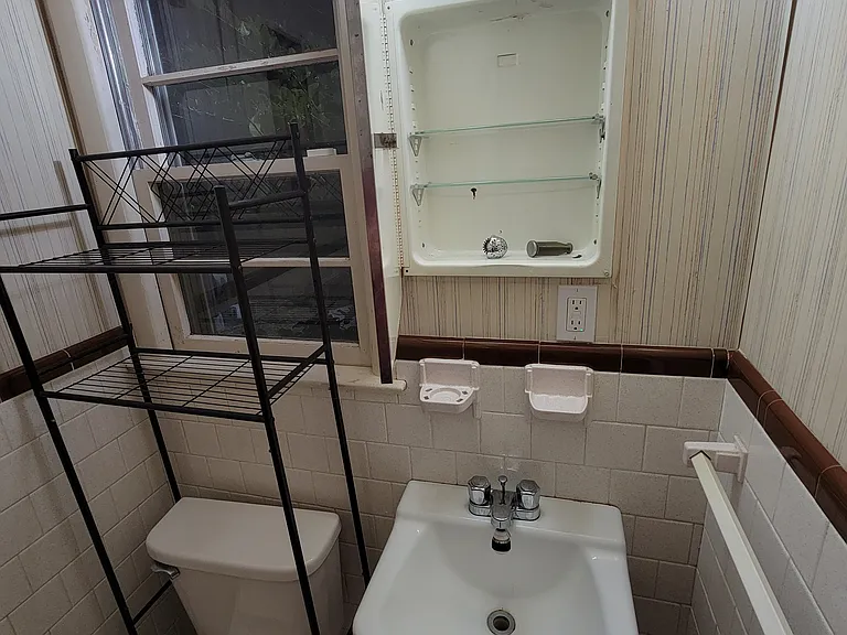 100 Archer Rd #C — Photo 8