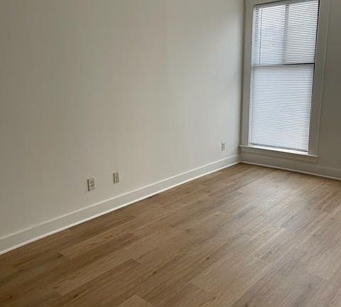 5th image of 206 Ashton Ave APT 2