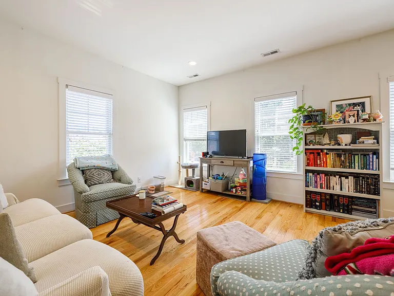 408 N Robinson — Photo 4